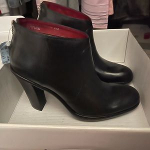 Tommy Hilfiger Women’s Ankle Boot.